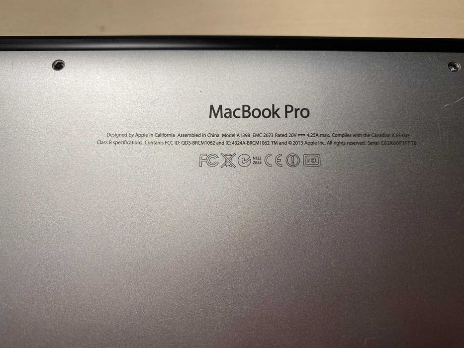MacBook Pro 15'' A1398 Intel i7 2.4 GHz / 256GB SSD / 8 GB RAM