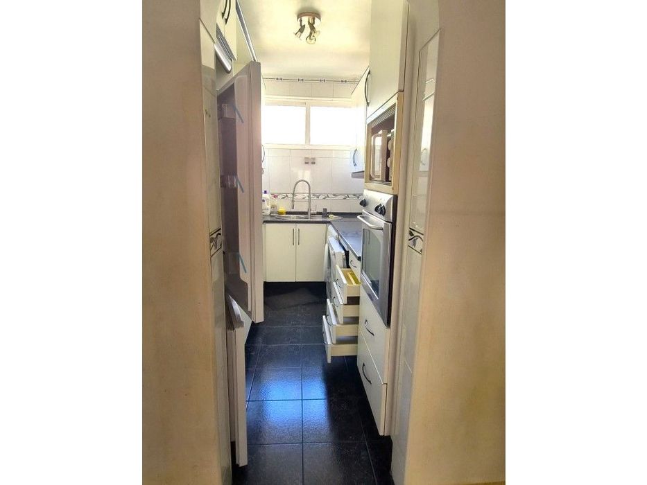 Apartamento T2, no rés do chão, no Centro de Alvide, em Cascais.