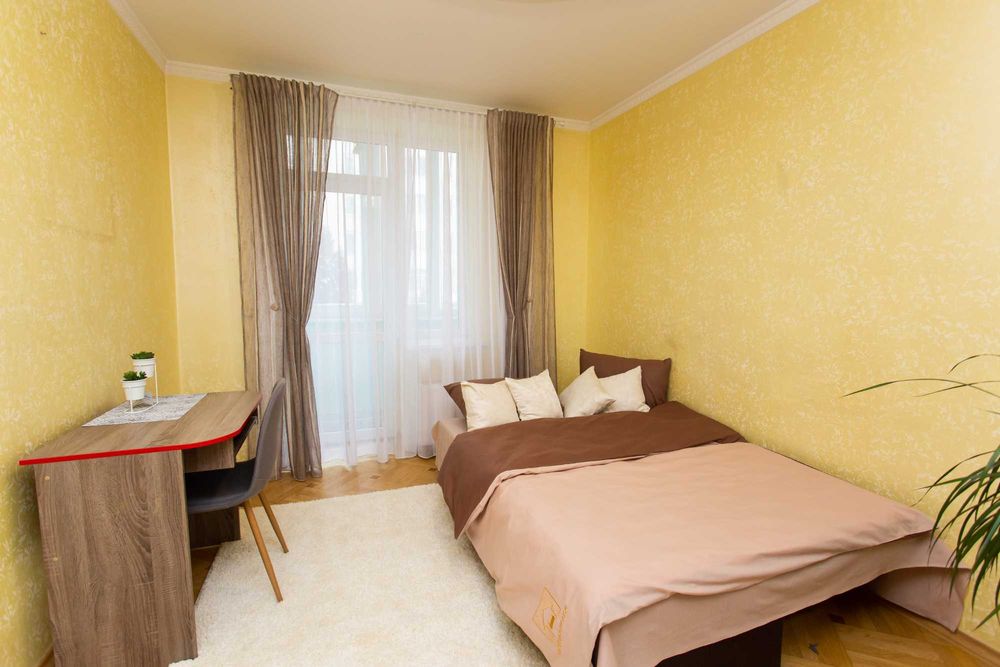 Центр. Вул. Липова. З кімнати. Звітні документи. Квартира подобово