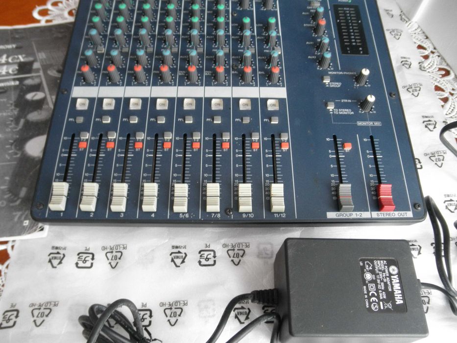 Mikser estradowy YAMAHA MG 124 C. Mixer.