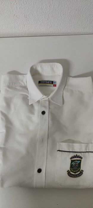 Camisa S em muito bom estado 1.o Ciclo Colégio St Peters com entrega em Lisboa e arredores