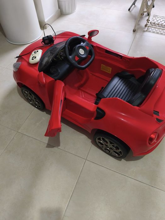 Carro eléctrico vermelho para criança