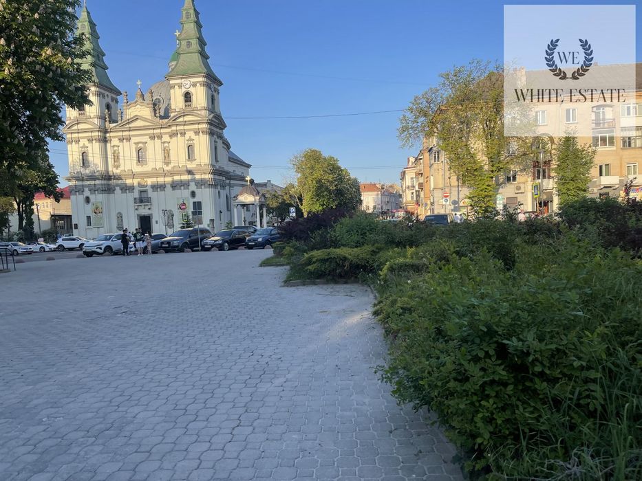 Продаж комерційного приміщення вул. Листопадова