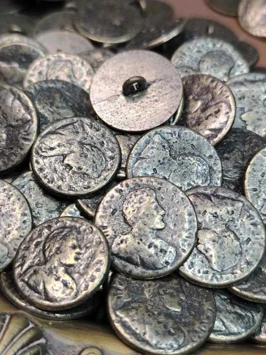 Lots of 10 Vintage Buttons – Various Models and Sizes – FREE SHIPPING