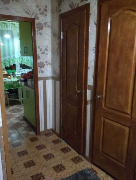 L Продам  4 комнатную квартиру на Залютино