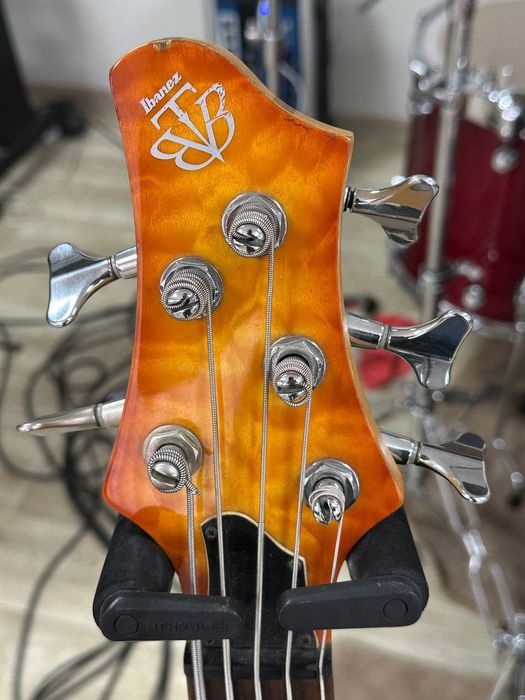 Ibanez BTB405QM 

5-струнна бас-гітара, дека — липа/