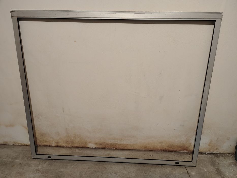 Janela de alumínio oscilobatente com vidro duplo