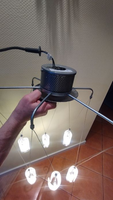 Lampa pokojowa na sześć żarówek