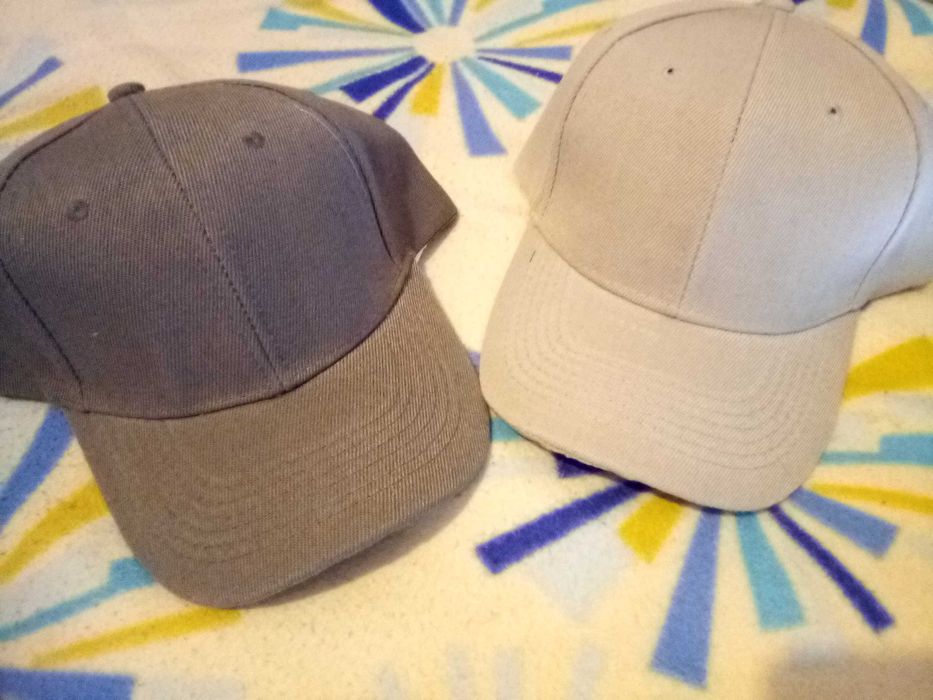 bonés diversos e novos