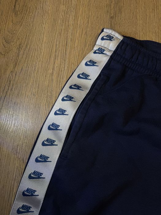 Штани спортивні Nike на лампасах