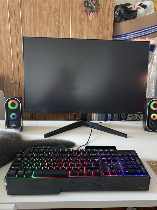 ПК в повній комплектації.