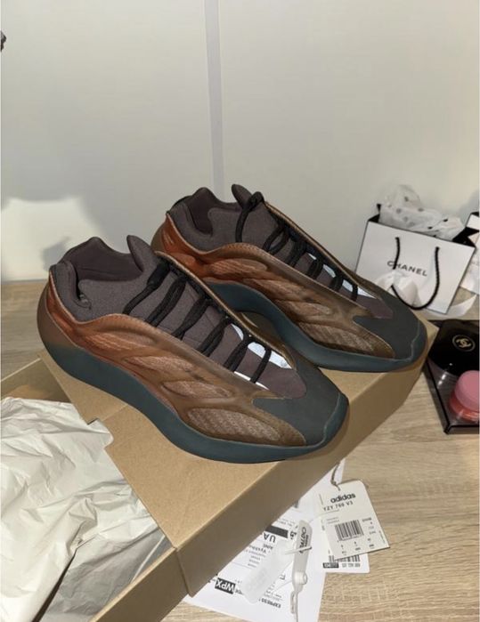 Yeezy 700 v3 кроссовки оригинал, с farfetch