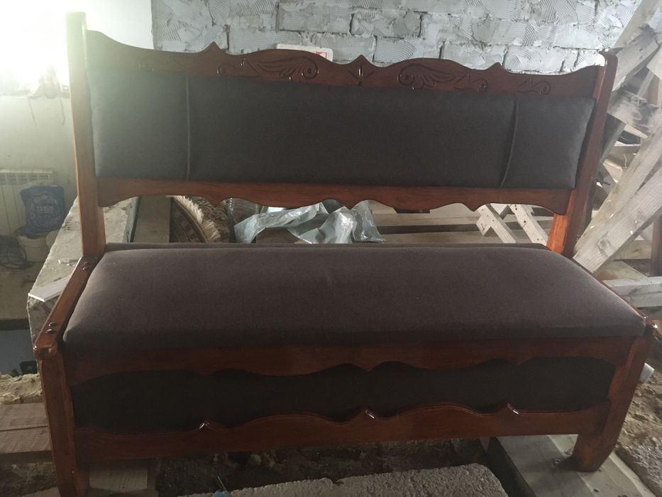 Кухоний уголок і 3 табуретки