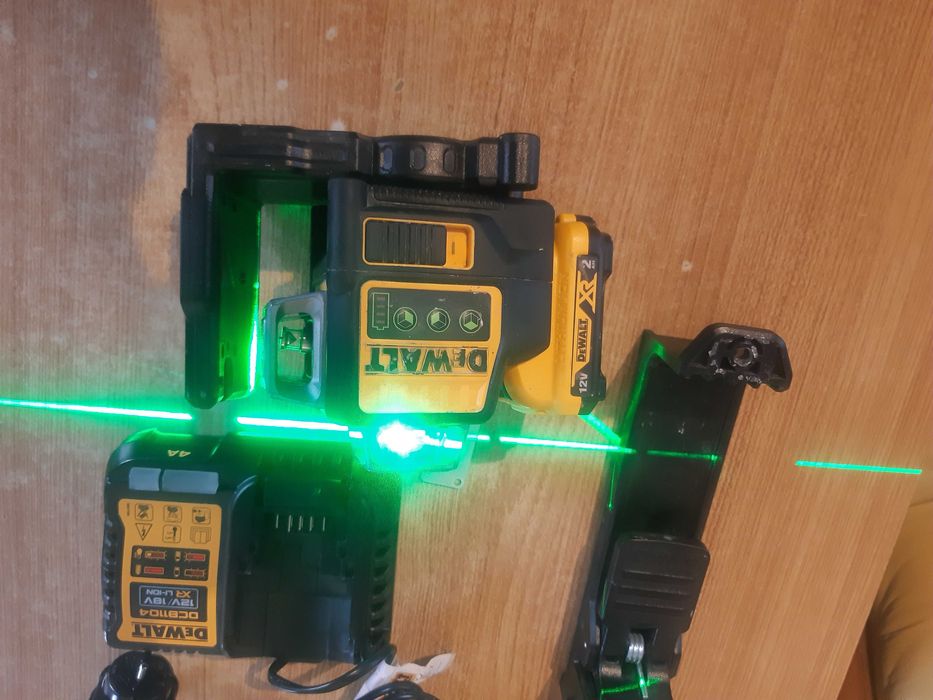 Laser Dewalt Krzyżowy DCE  DCE089D1G