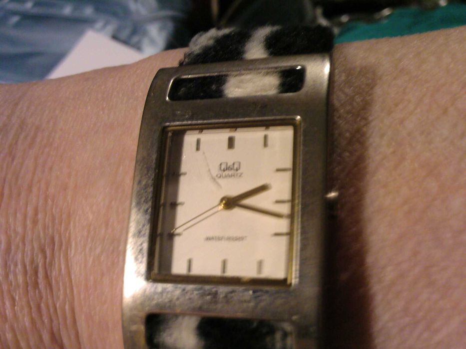 Наручные часы "QэндQ", кварцевые, Япония, б/у