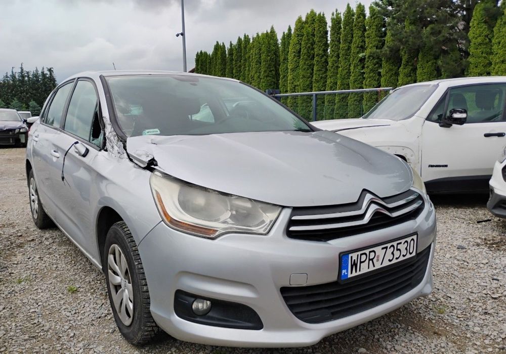 Citroën C4 2011r, 1.6 HDI. Lekko uszkodzony prawy bok.