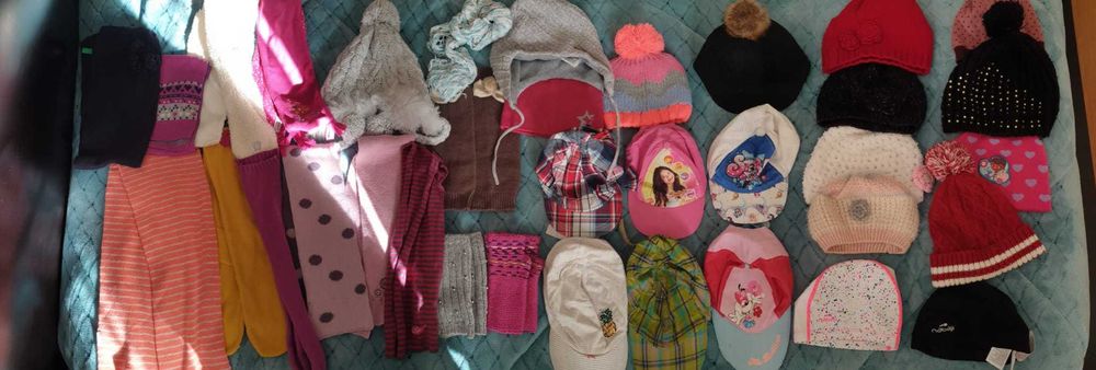Acessórios menina - chapeus, cachecois, gorros, bikini, soutien novos