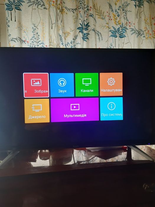 Продам телевізор Bravis LED-32E3000 Smart+T2.