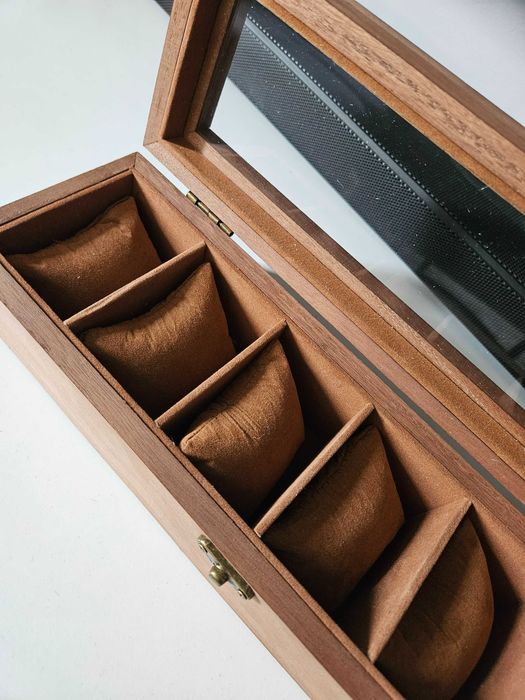 Drewniana szkatułka pudełko ekspozytor do zegarków biżuterii prezent