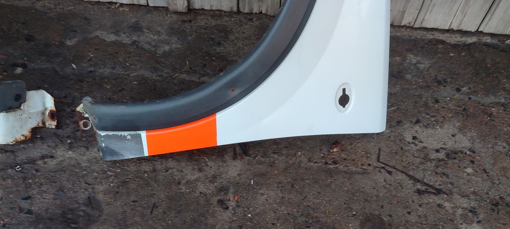 Combo C Corsa C błotnik lewy i inne