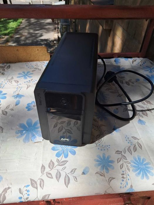 ДБЖ APC Easy UPS, 900 ВА, башта, 230 В, без АКБ