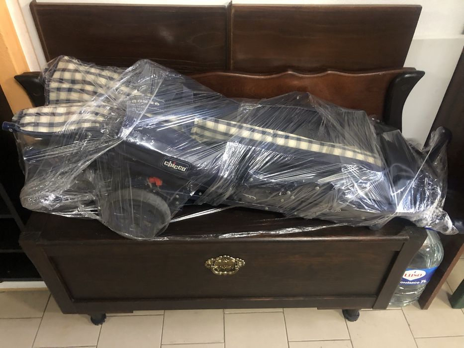 Carrinho de bebe c/ proteção marca chico