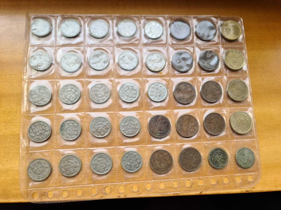 varias moedas antigas