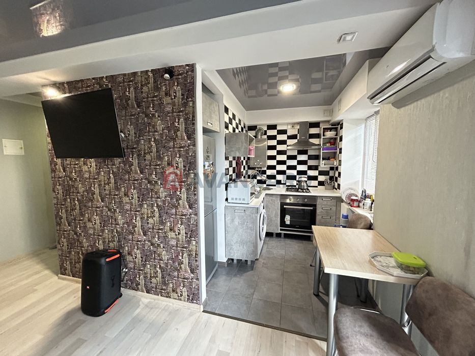 Двокімнатна студія, б-р Центральний