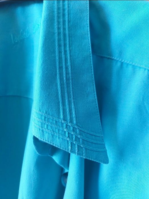 Camisa azul clara
