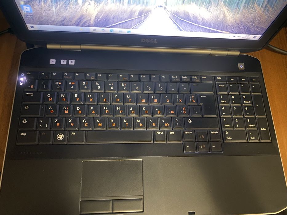 Ноутбук DELL  LAtitude E5520