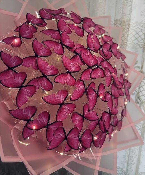 Букети з метеликів з ілюмінацією
