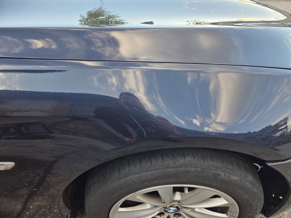 Błotnik prawy przedni BMW F10 F11 Imperialblau A89 przód w kolor oryginał