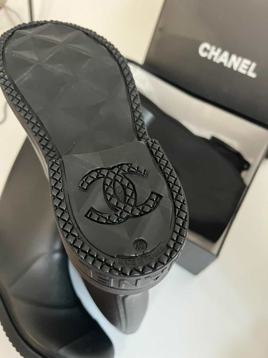 Резинові чоботи від Chanel