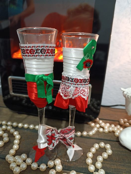 Весільні келихи в українському стилі