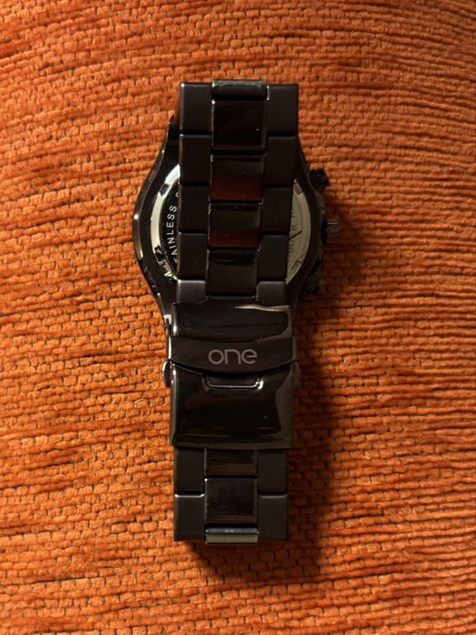 Relógio da marca ONE