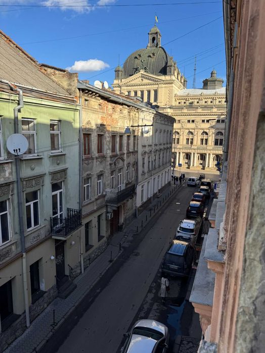 Оренда ВІП квартири в центрі міста біля оперного дуже простора після ремонту власне опалення
