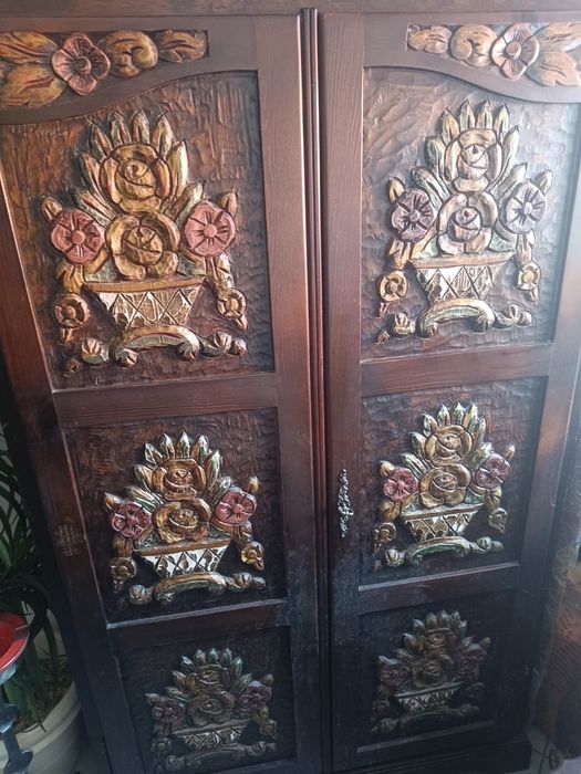 Szafa drewniana rzeźbiona vintage wyprzedaż