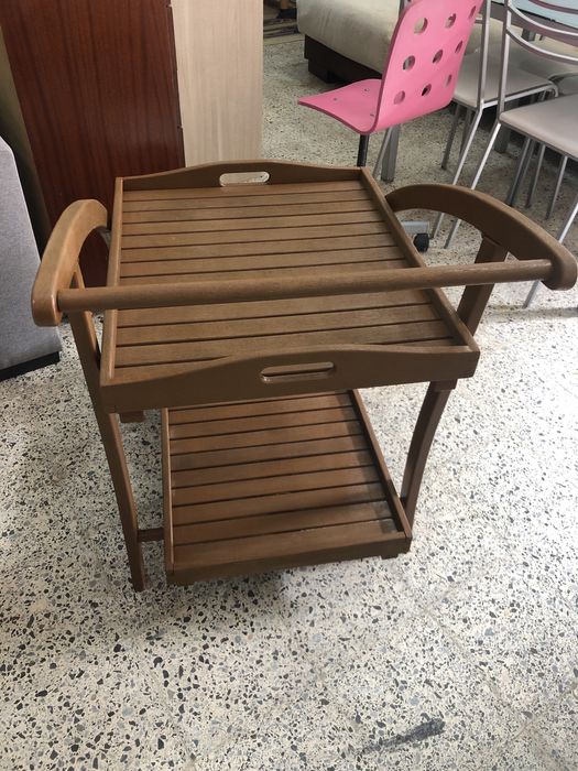 Carrinho de apoio, para bebidas.