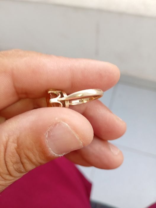 Anel em ouro de  peça muito bonita