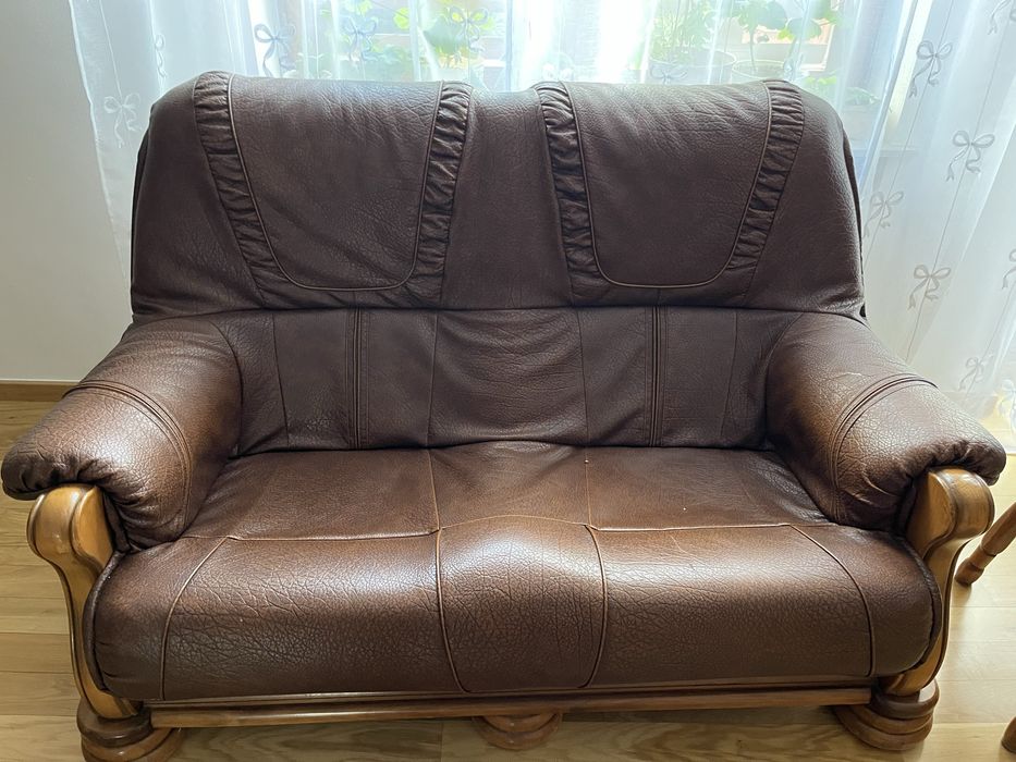 Sofa   dwuosobowa.