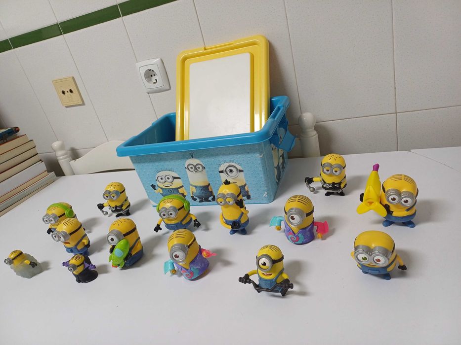 Caixa com Minions 14 unidades
