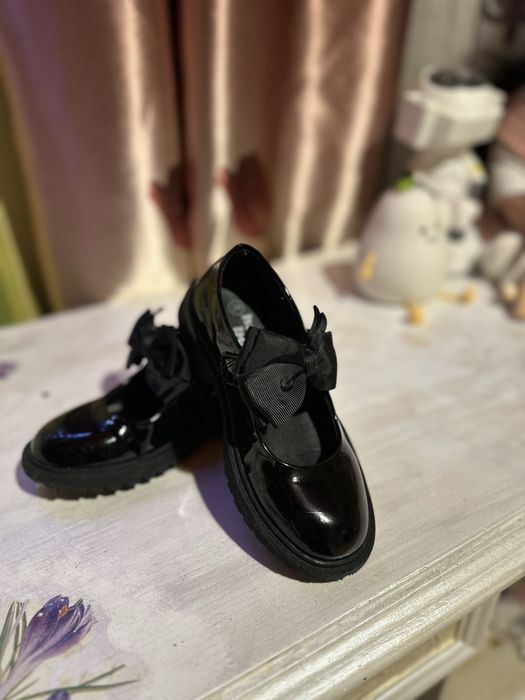 Продам детские туфли