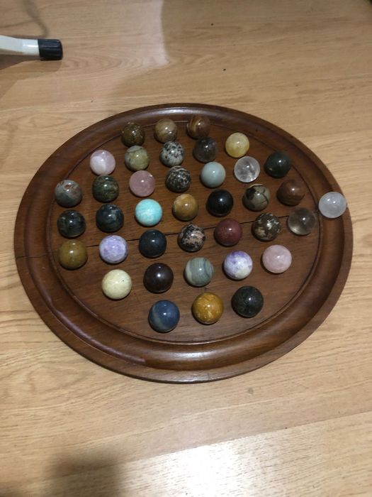 Jogo solitario em madeira