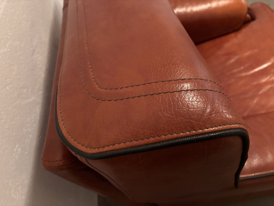 Conjunto de sofas, em pele verdadeira!