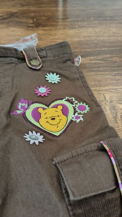 Brązowe jeansy z Kubusiem Puchatkiem