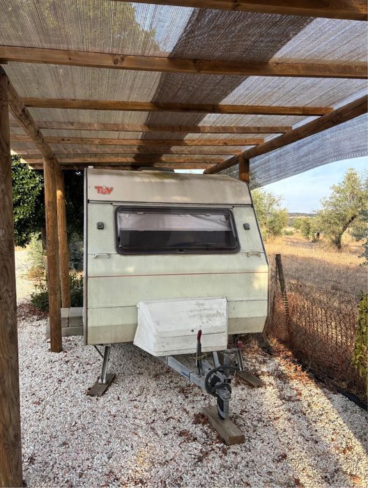 Caravana TOY Vintage 3 Lugares - Cozinha Equipada, Pronta a Viajar - Avis