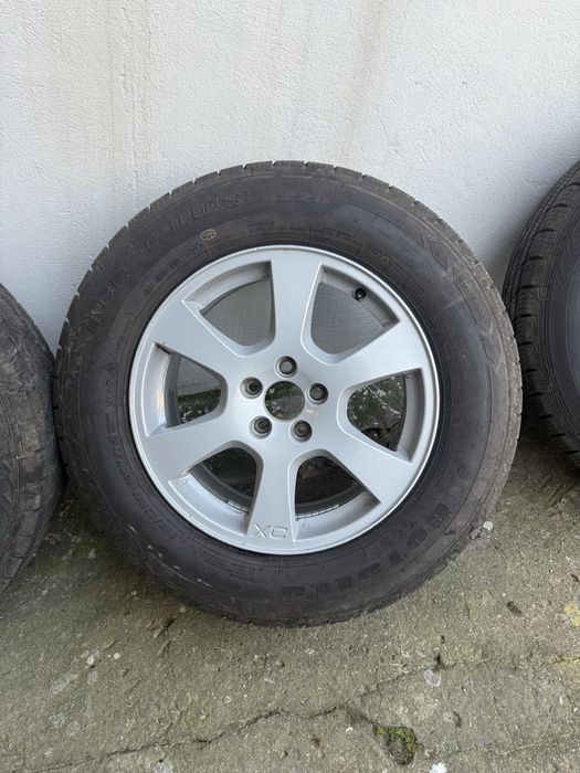 Felgi z nowymi oponami zimowymi volvo malowane proszkowo