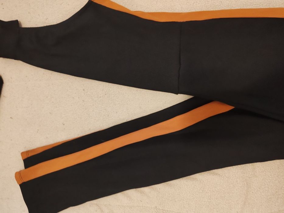 Vendo macacão usado mas em ótimo estado. Usado apenas 1 vez.