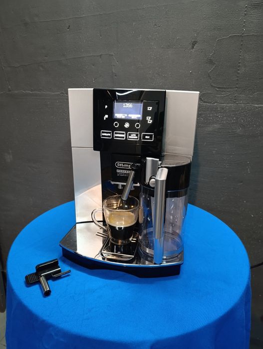 Кавоварка Delonghi perfecta graphic touch з молочником