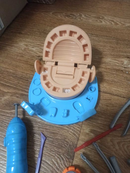 Игра play-doh “доктор зубастик”